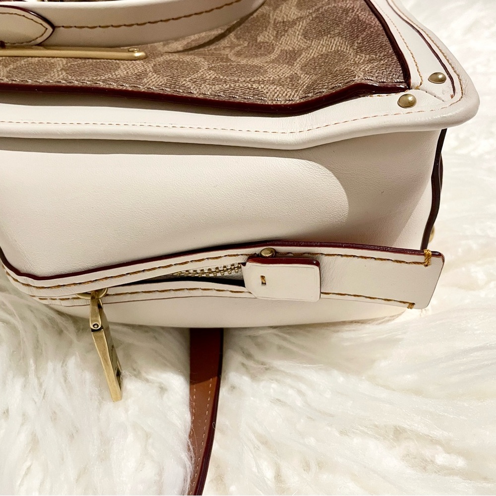 COACH
Dreamer 21 Signature Coated Canvas Satchel - Picture 14 of 15